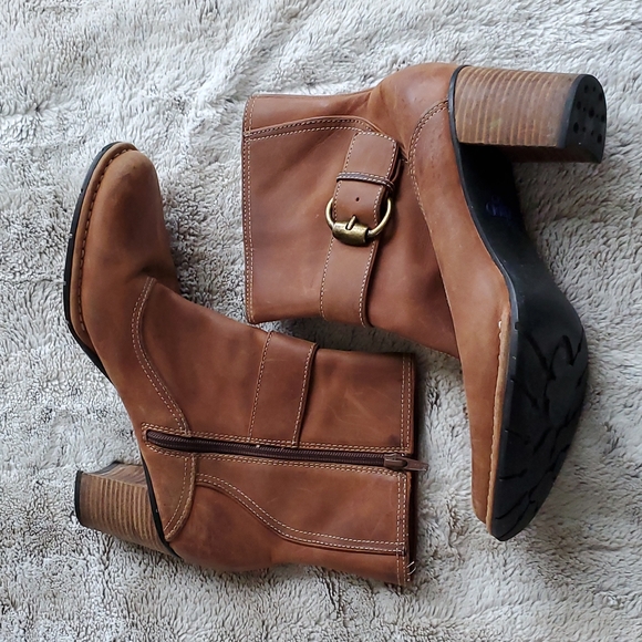 Clarks Indigo Rd. Brown Leather Mid Calf Heeled Heavier Weight Boots Size 11 - Picture 5 of 6